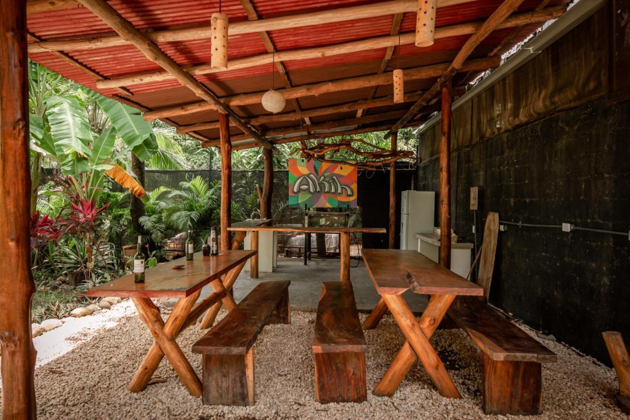 Akih Pods Hostel Playa Santa Teresa  Exteriör bild