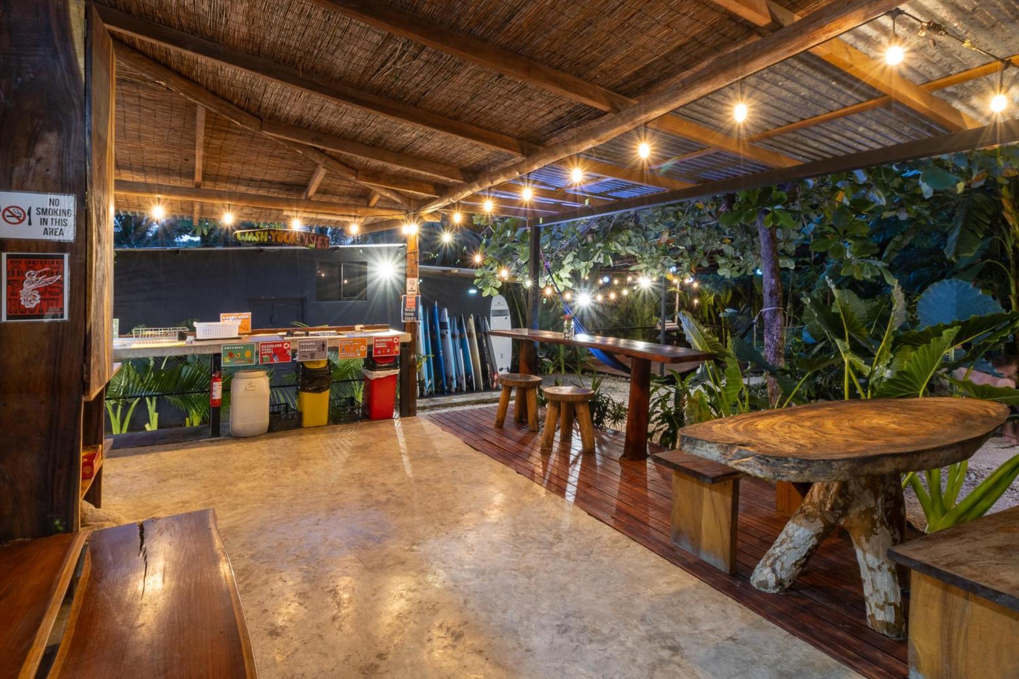 Akih Pods Hostel Playa Santa Teresa  Exteriör bild