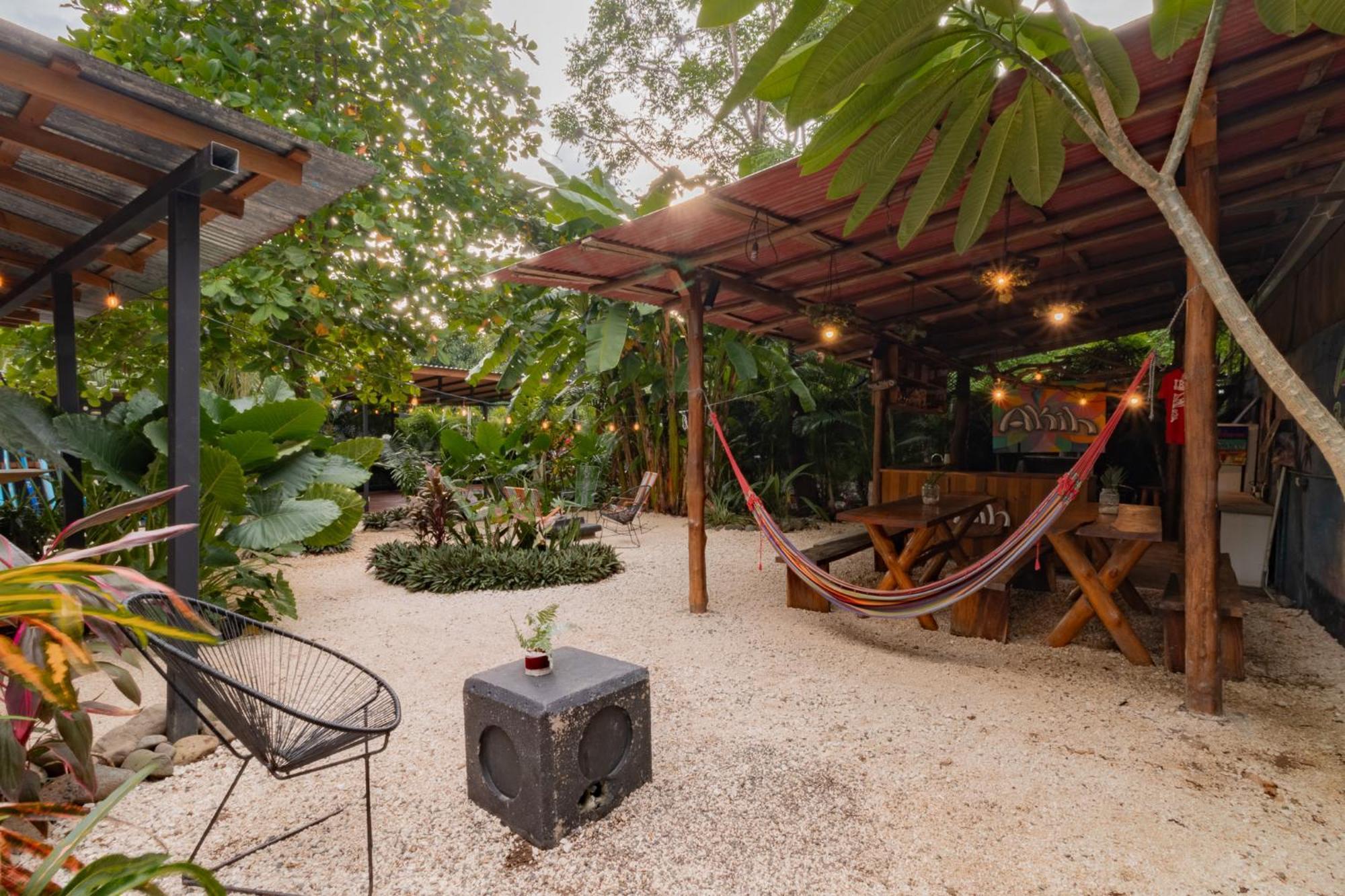 Akih Pods Hostel Playa Santa Teresa  Exteriör bild