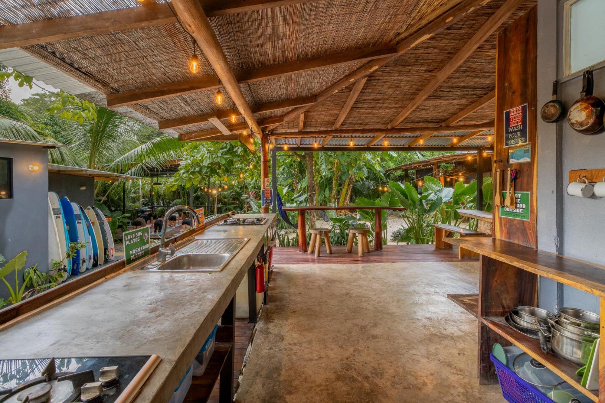 Akih Pods Hostel Playa Santa Teresa  Exteriör bild