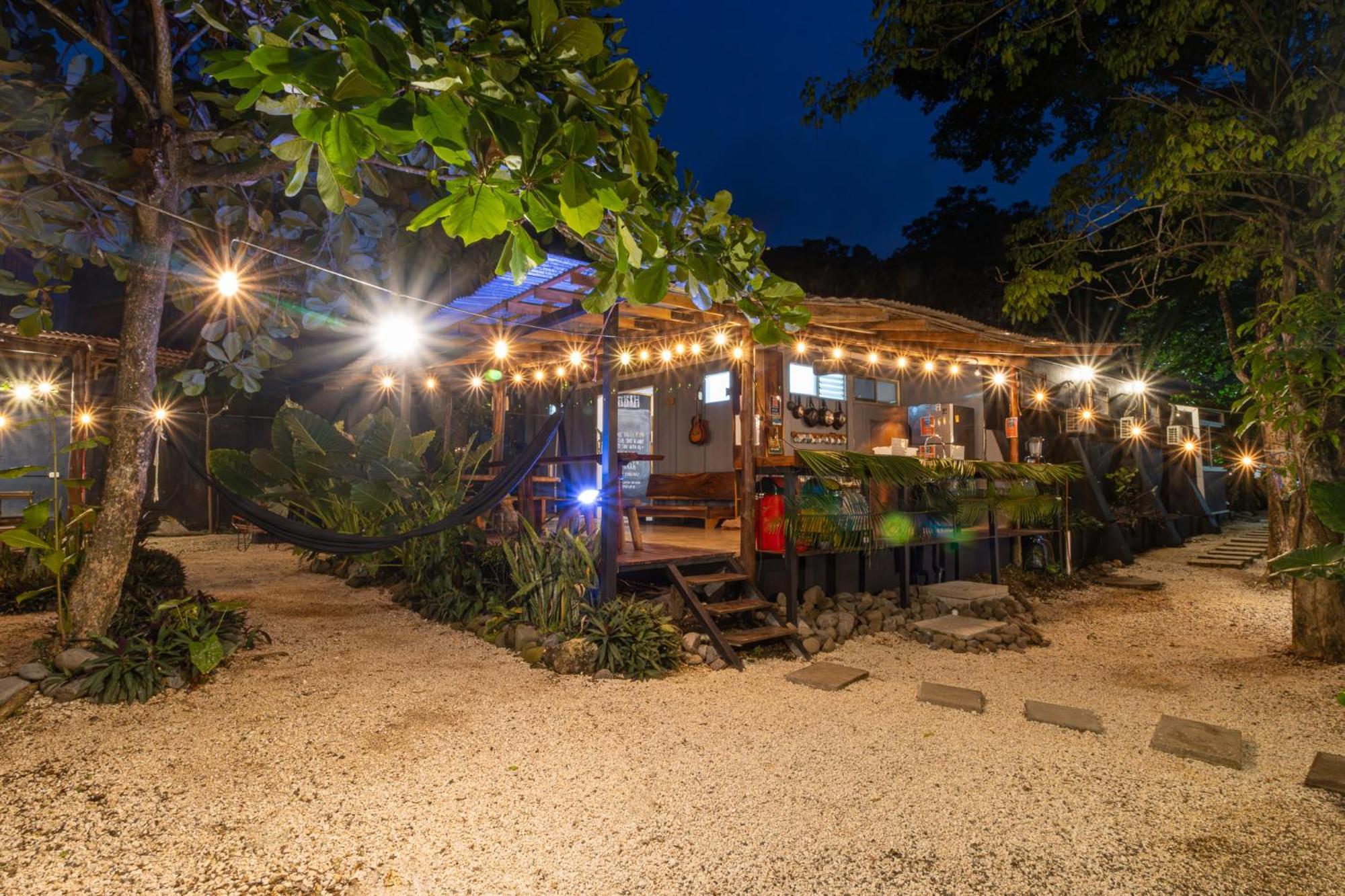 Akih Pods Hostel Playa Santa Teresa  Exteriör bild