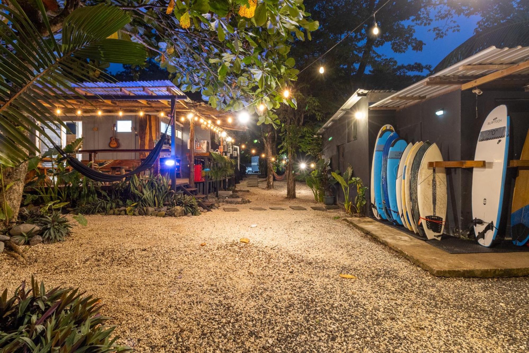 Akih Pods Hostel Playa Santa Teresa  Exteriör bild